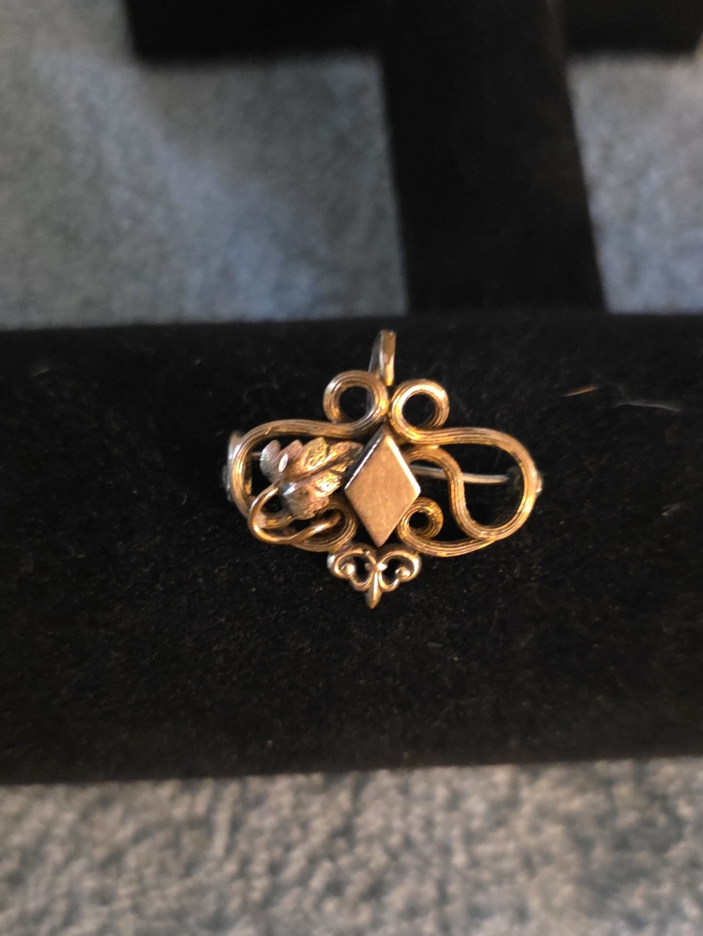 Vintage-Inspired Gold Filigree Pin